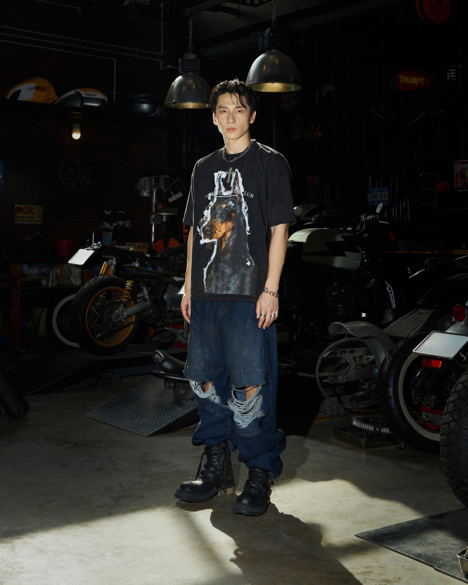 ERG14 - 'SI BON' DISTRESSED CARGO JEANS - DARK BLUE