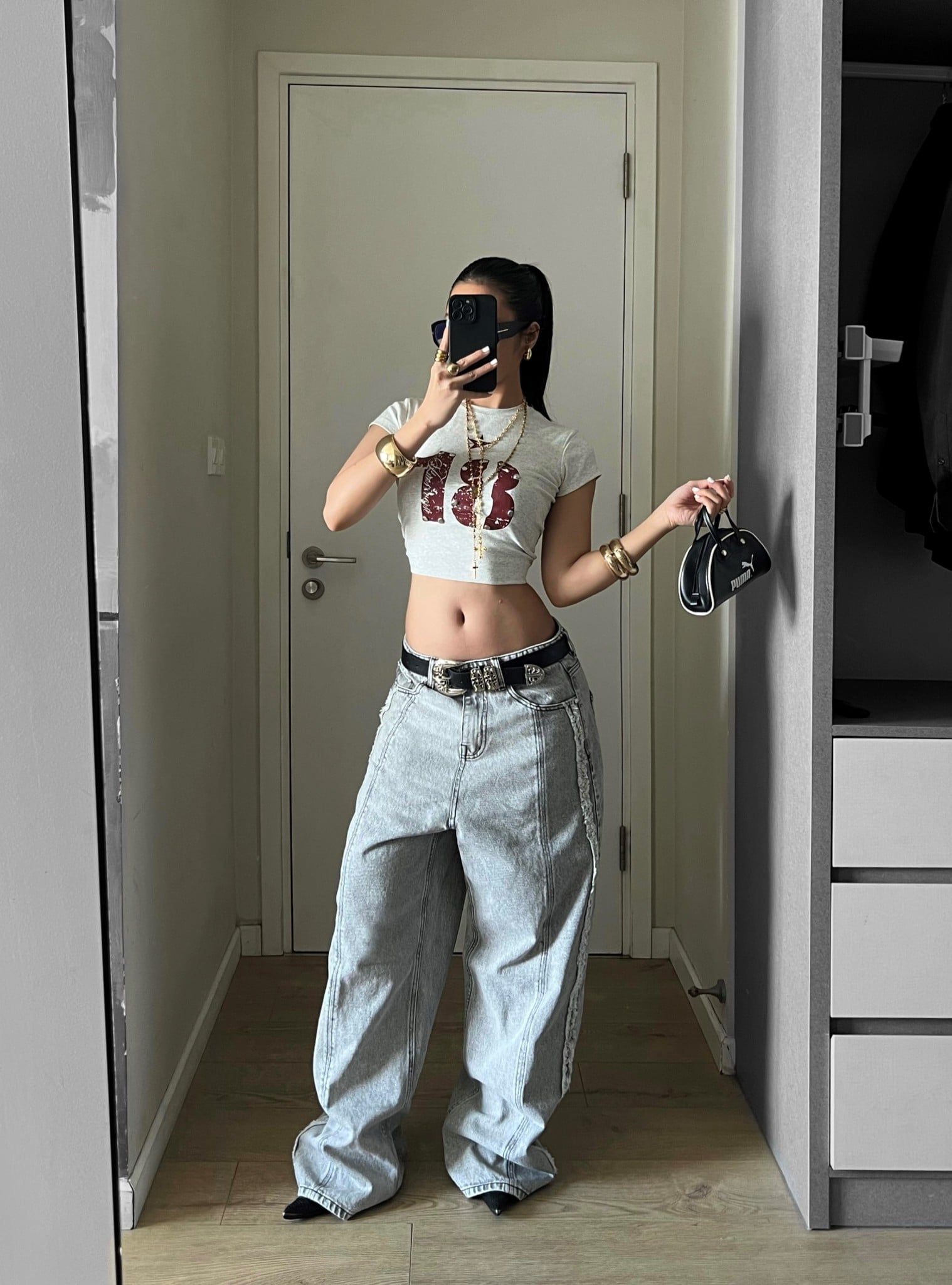 TBT7 - PRINT "18" CROPTOP - LIGHT GREY