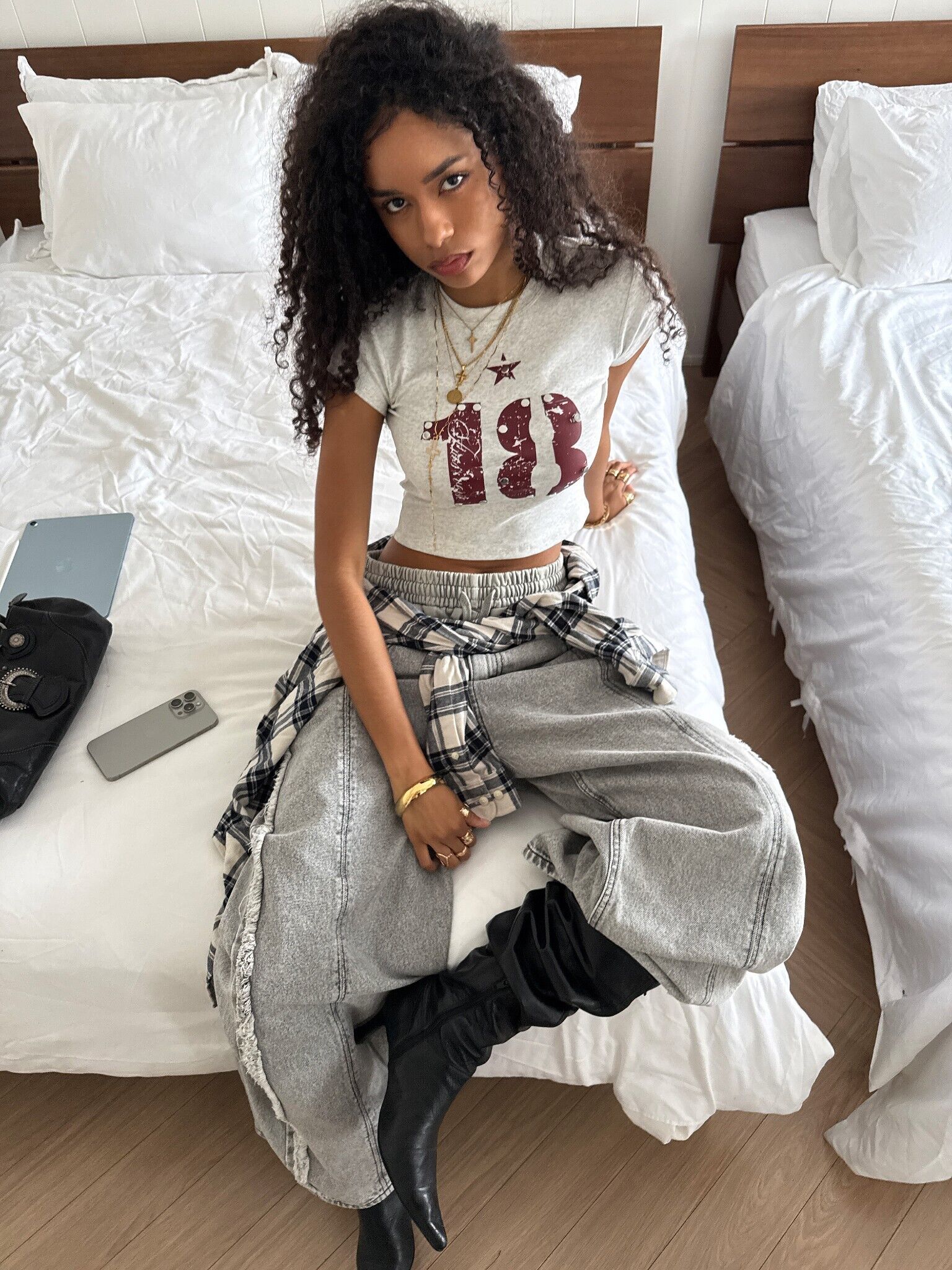 TBT7 - PRINT "18" CROPTOP - LIGHT GREY