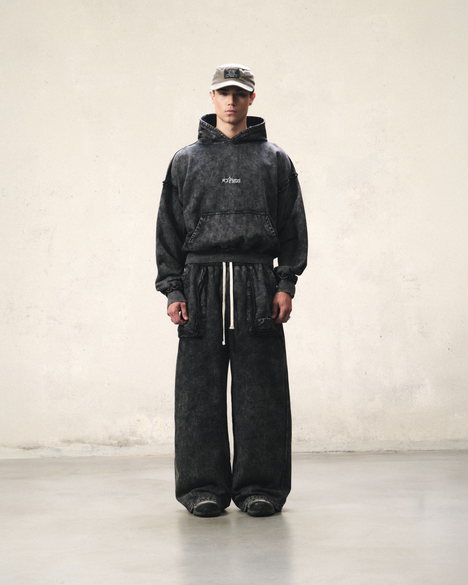 HDW1 - FNOS RÉVOLTE WASHED HOODIE - DARK WASH