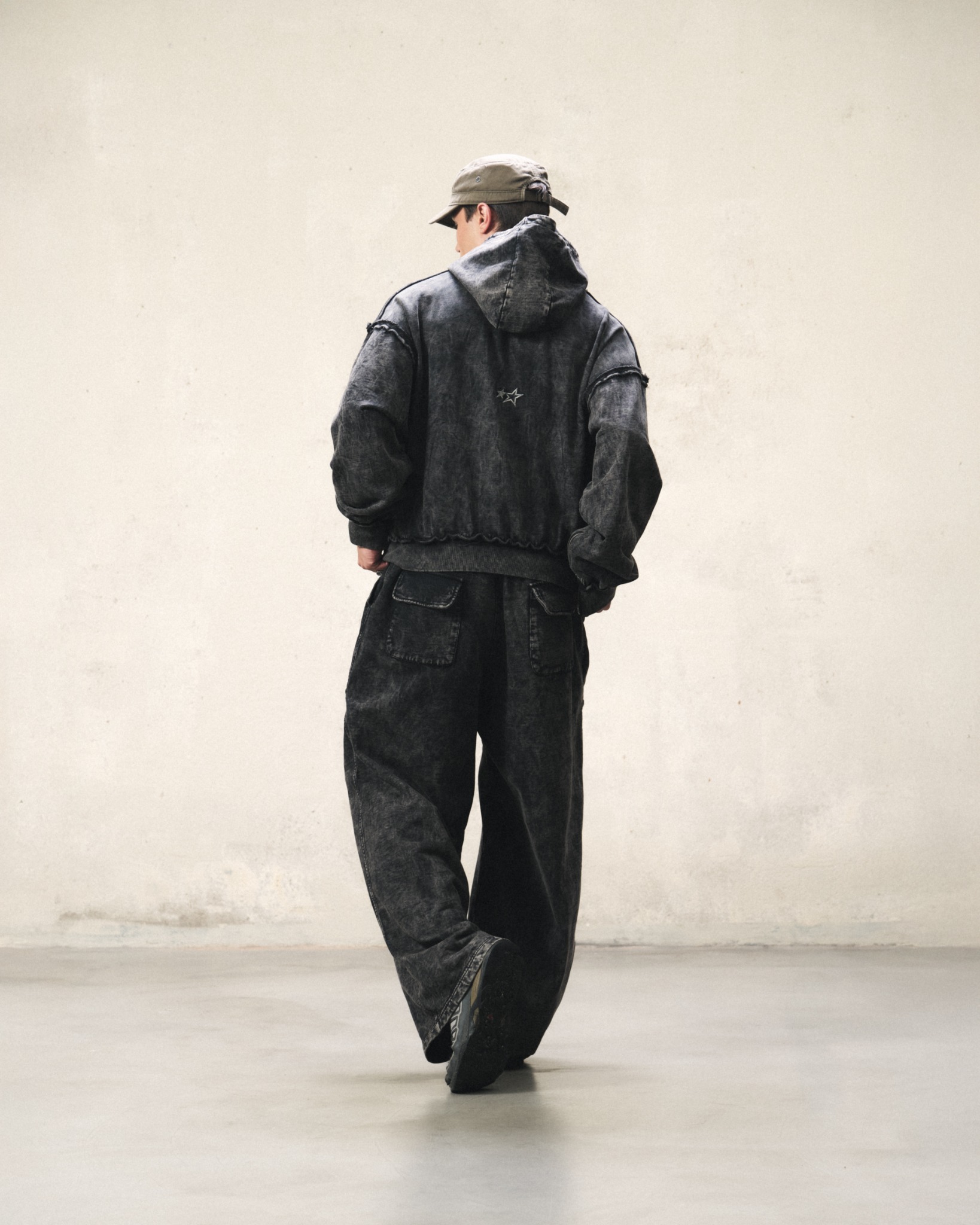 HDW1 - FNOS RÉVOLTE WASHED HOODIE - DARK WASH