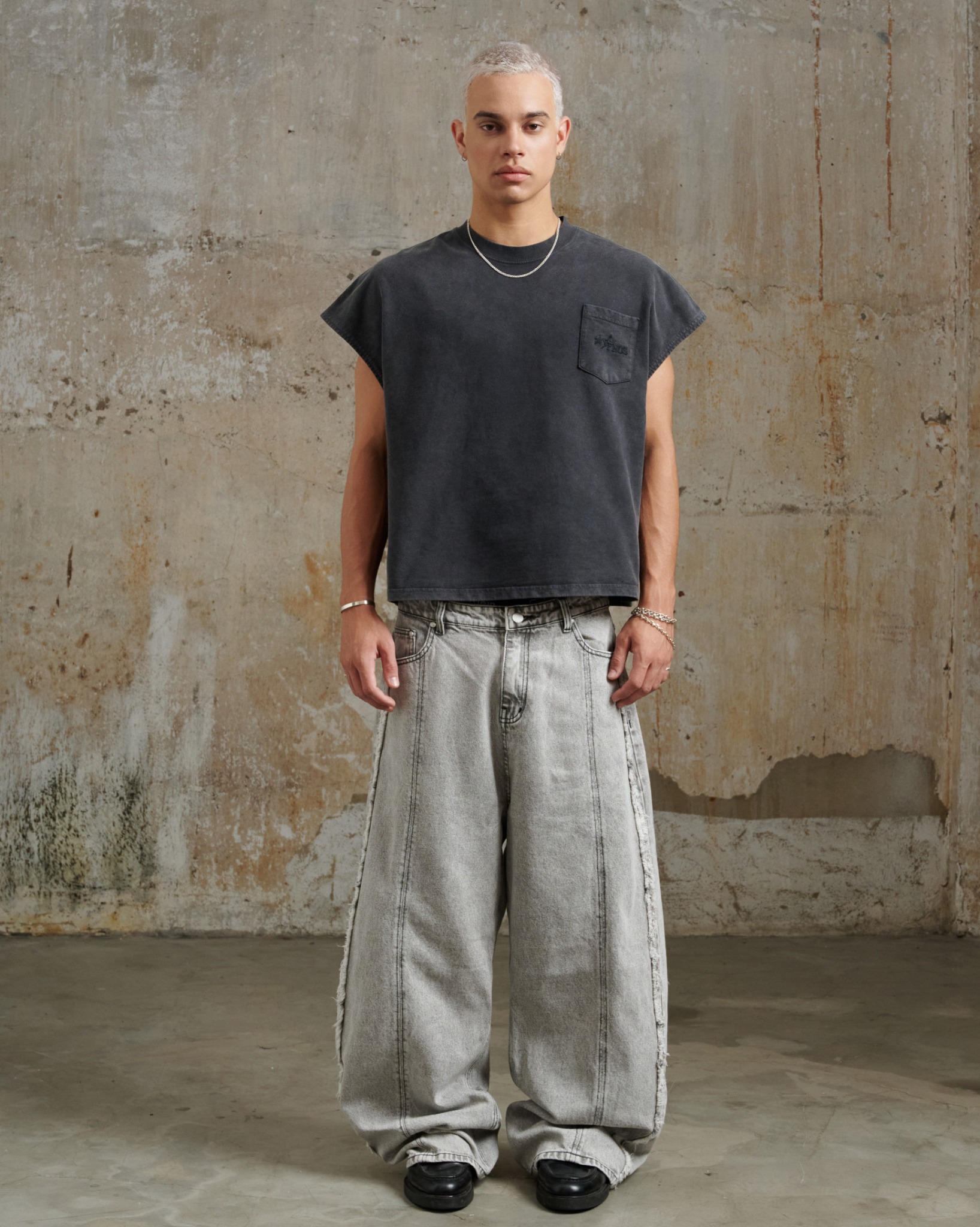 TBC3 - "FNOS" WASHED BAT CUT T-SHIRT - BLACK