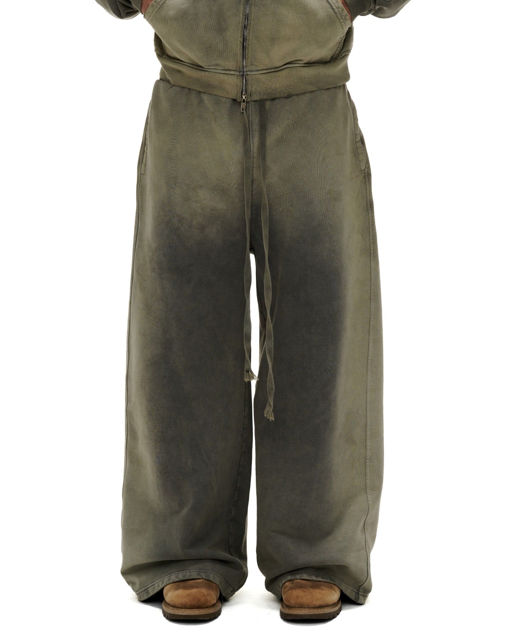 JGW9 _ "FNOS" WASHED BASIC SWEATPANTS _ DUST OLIVE